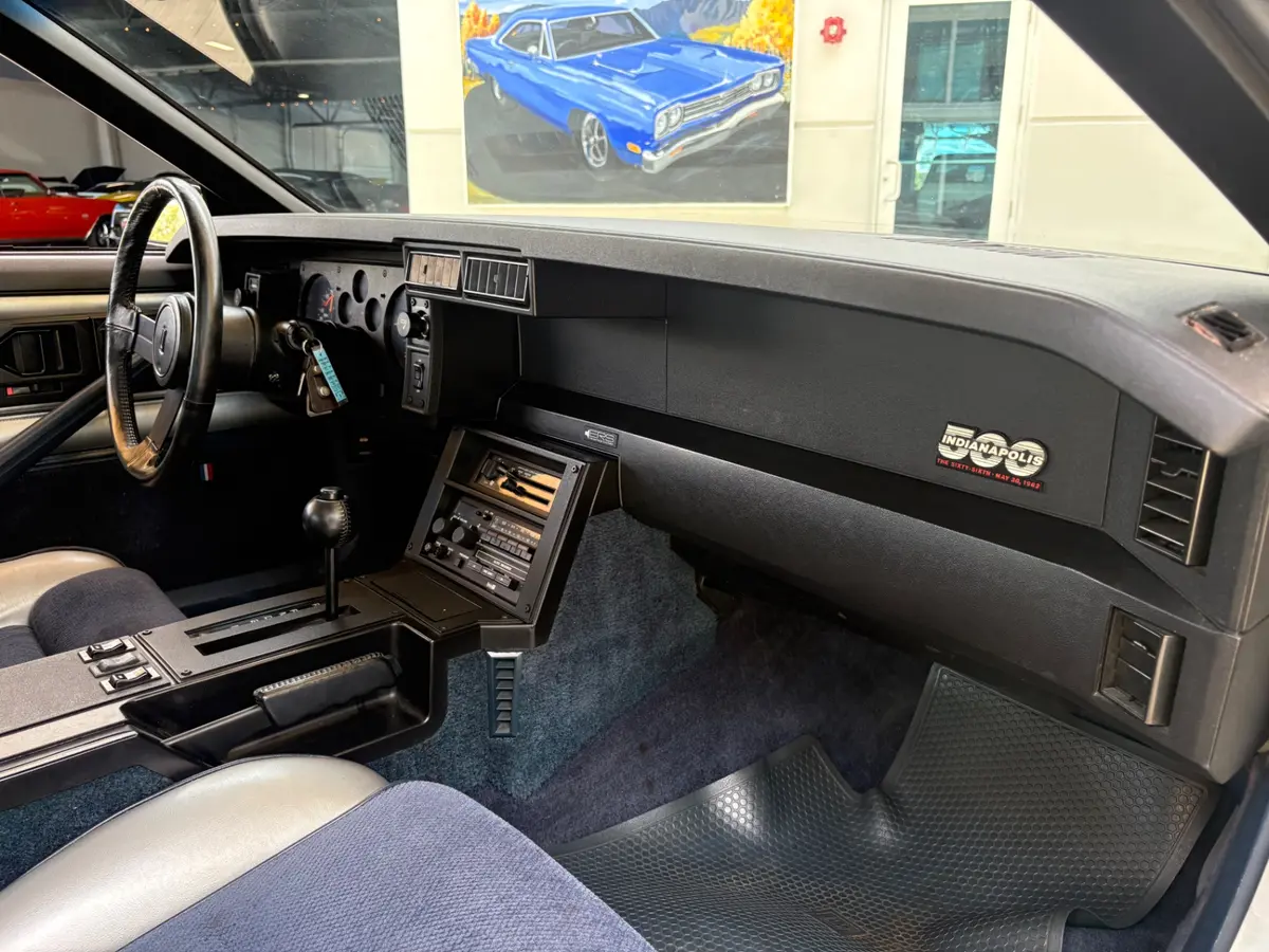 Vehicle photo 43