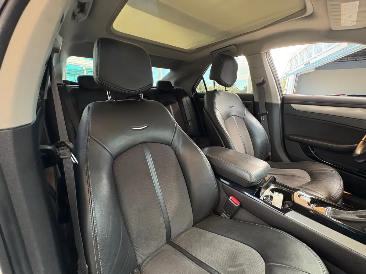 Vehicle photo 41
