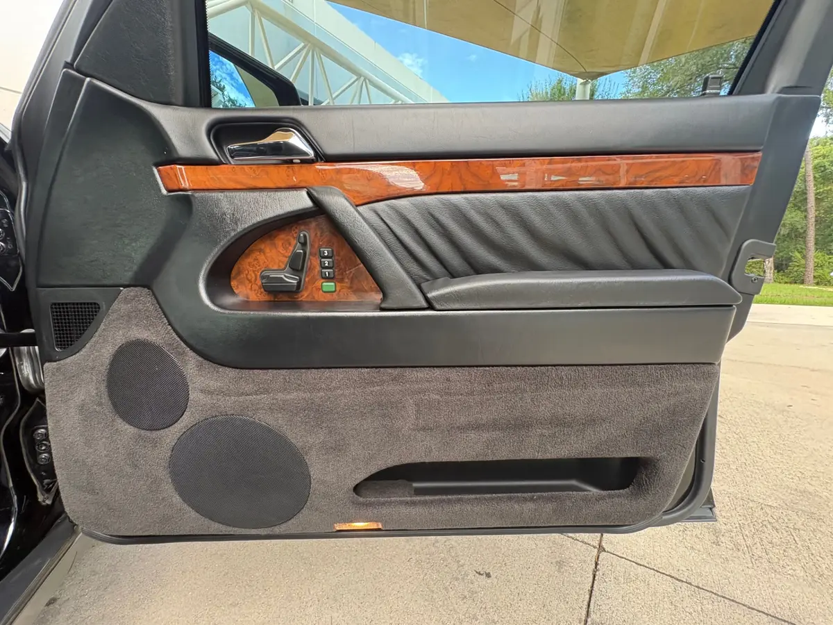 Vehicle photo 42