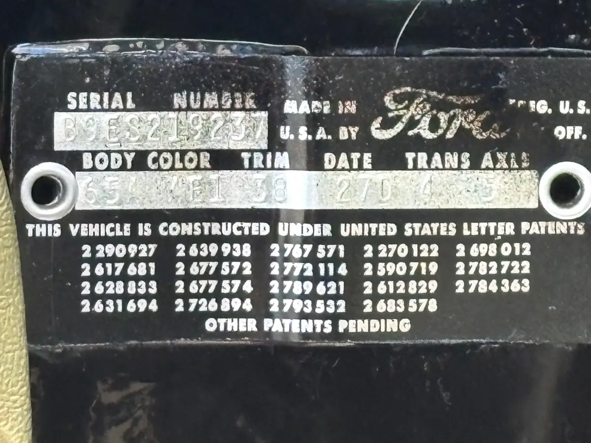 Vehicle photo 23