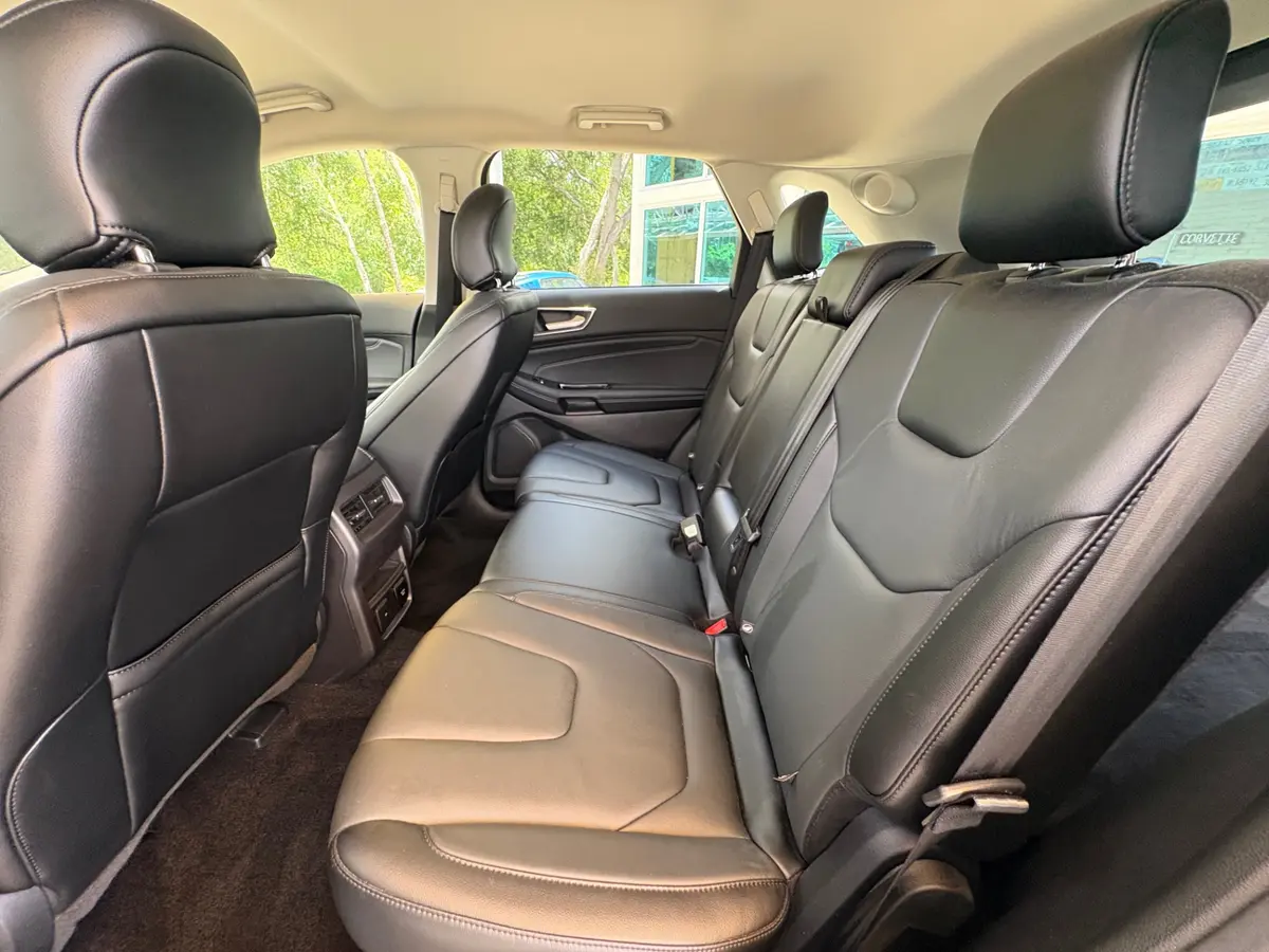 Vehicle photo 37