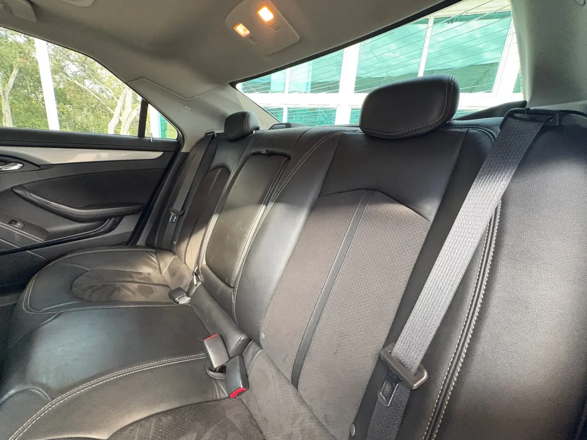 Vehicle photo 37