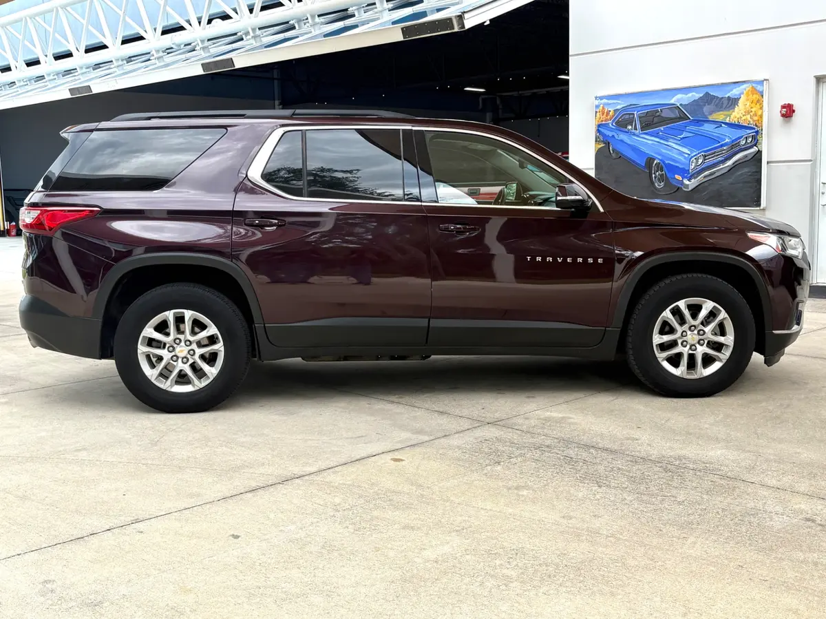 Vehicle photo 5