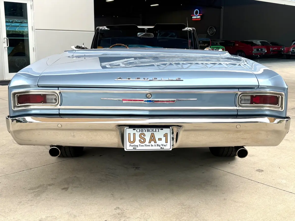 Vehicle photo 7