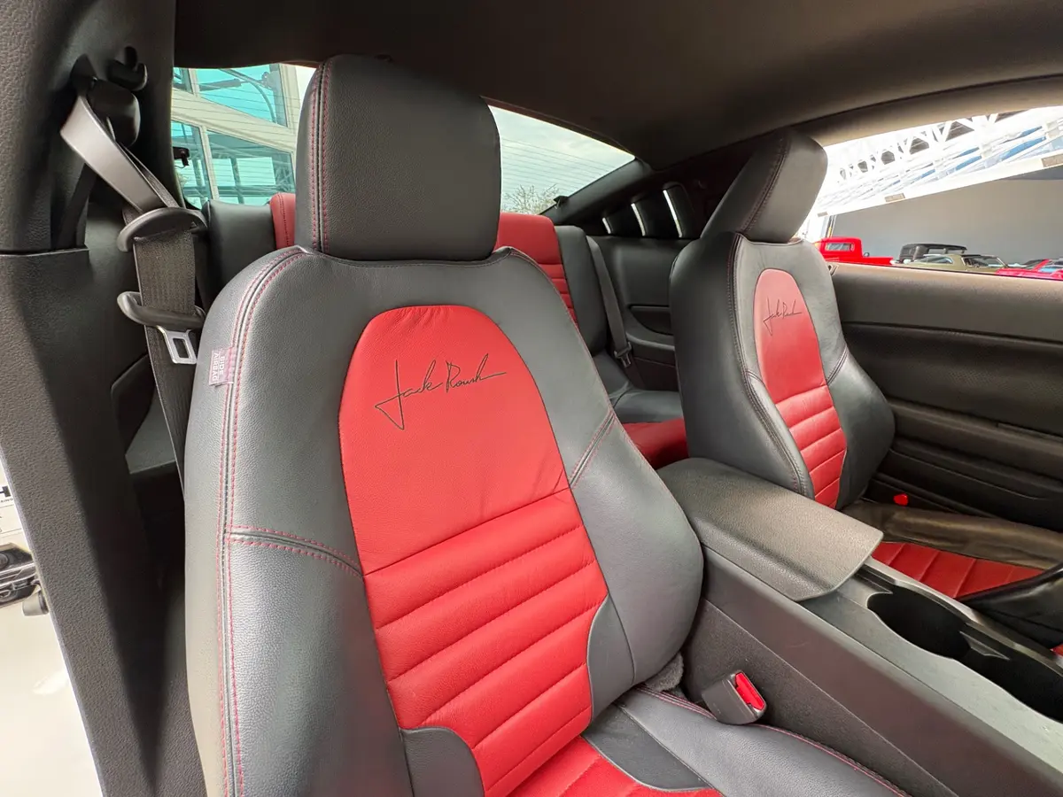 Vehicle photo 43