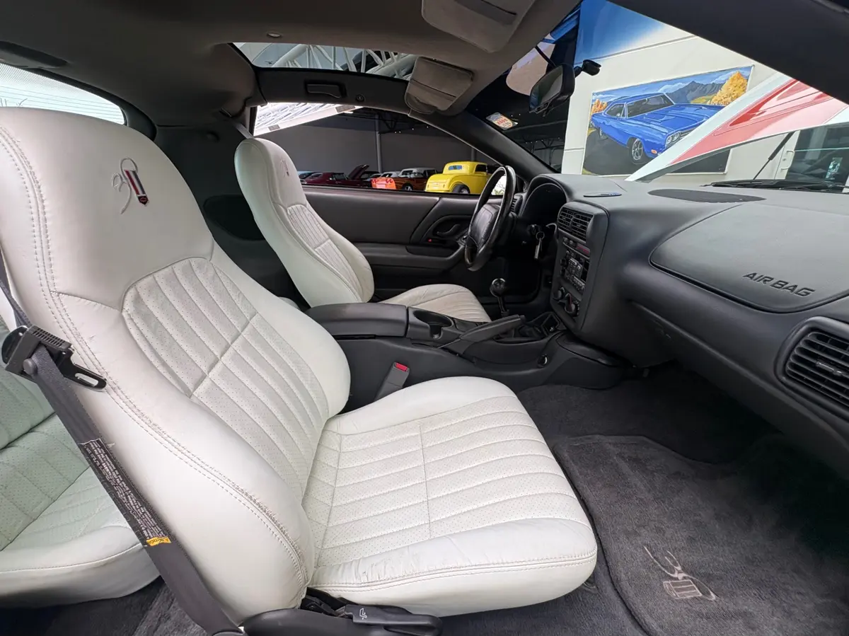 Vehicle photo 37