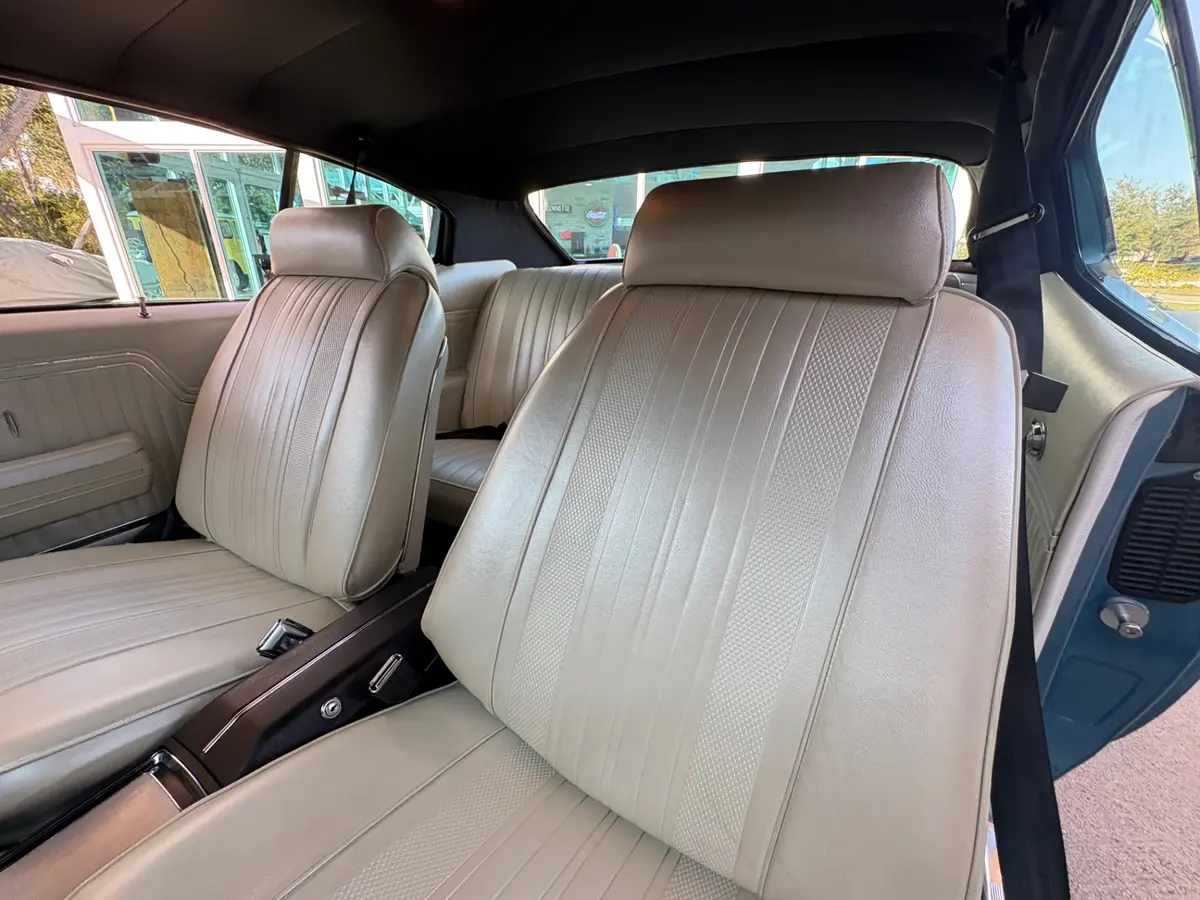 Vehicle photo 77