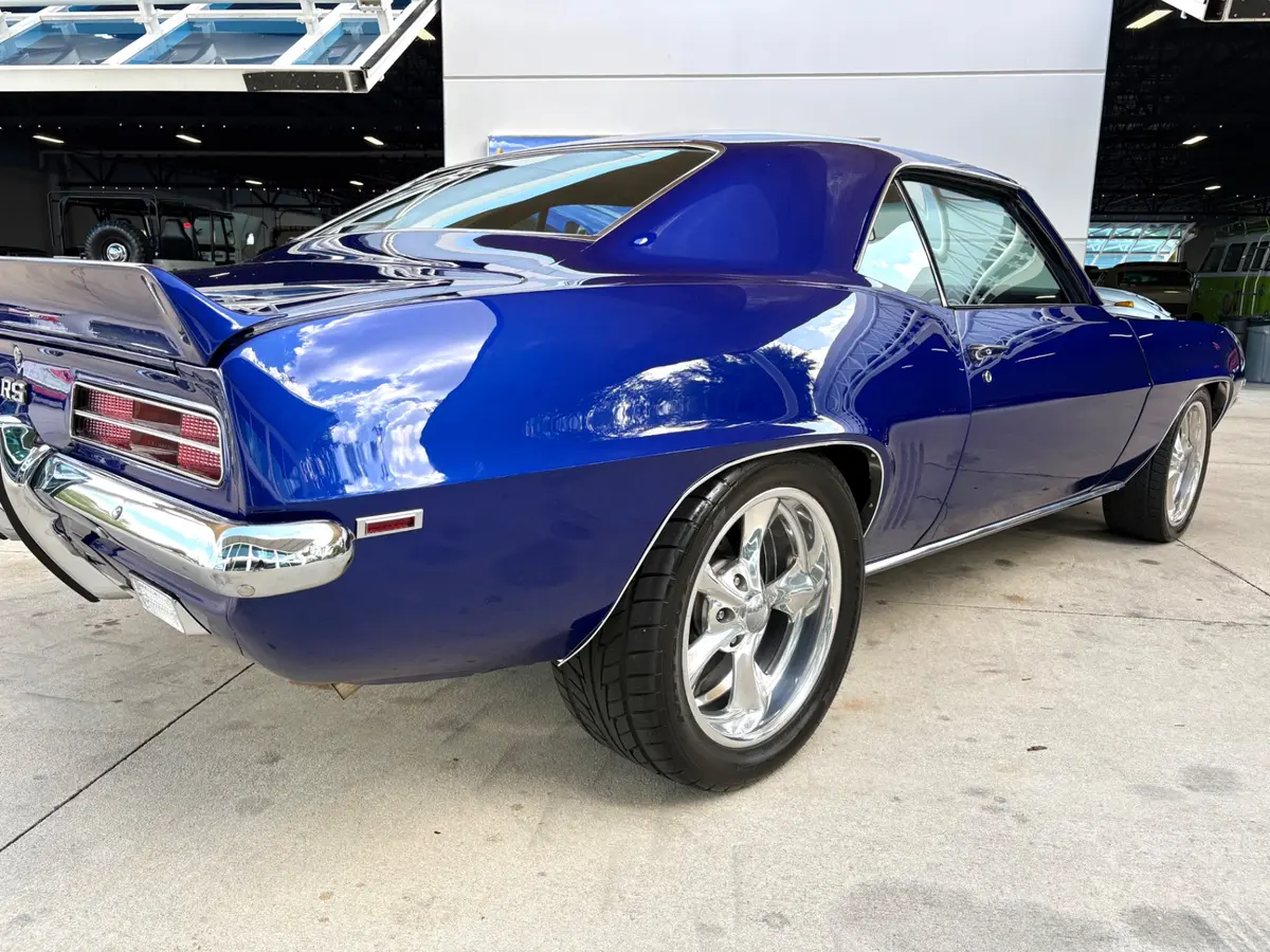 Vehicle photo 16