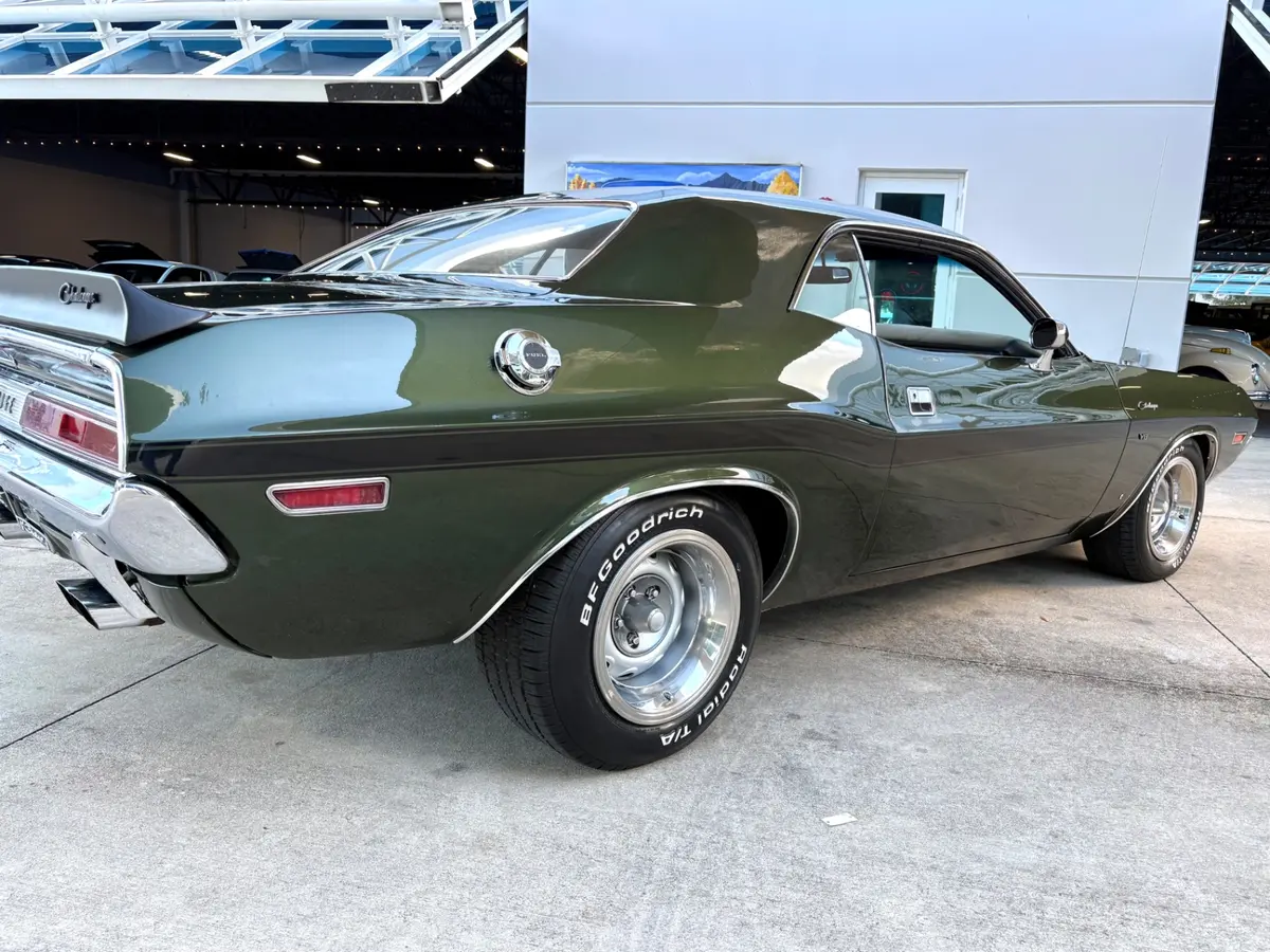 Vehicle photo 16