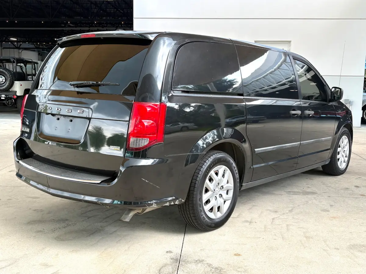 Vehicle photo 6