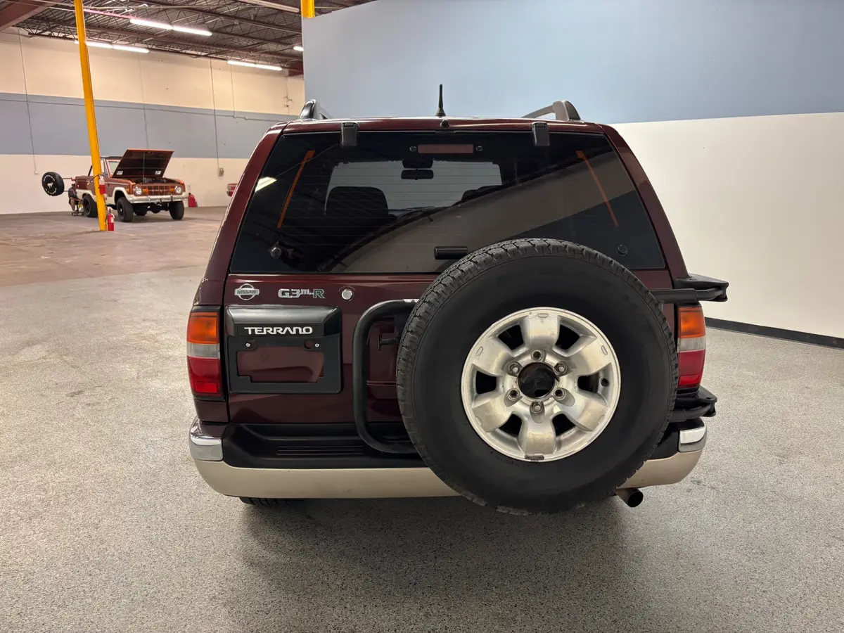 Vehicle photo 5