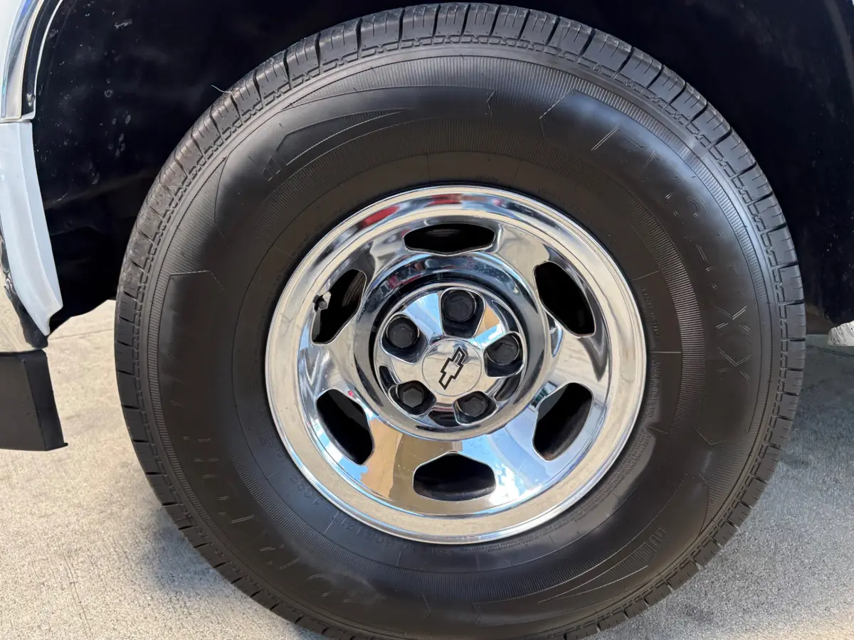 Vehicle photo 22