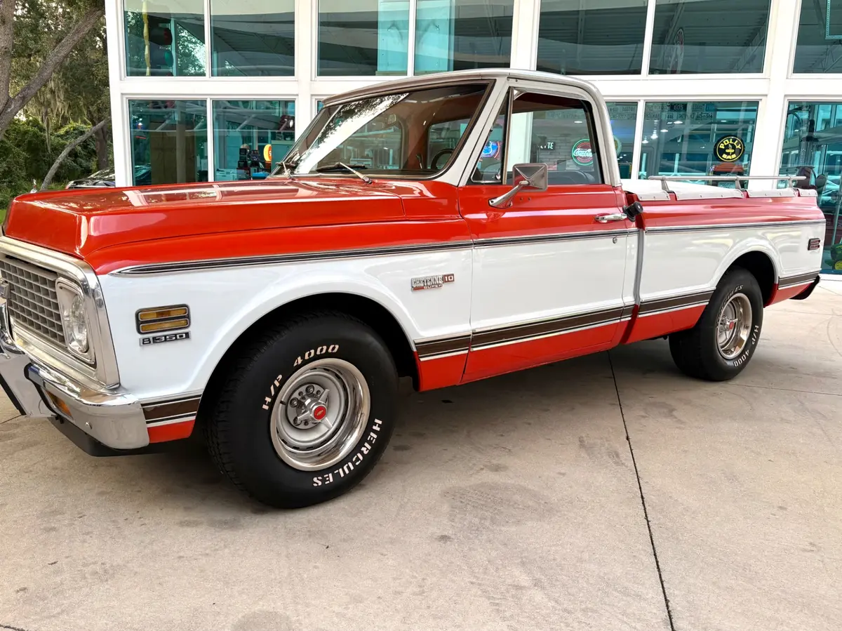 Vehicle photo 12