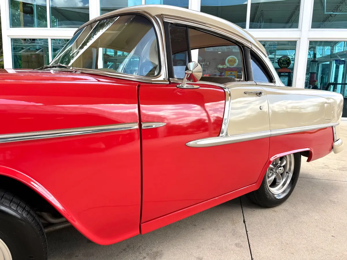 Vehicle photo 11