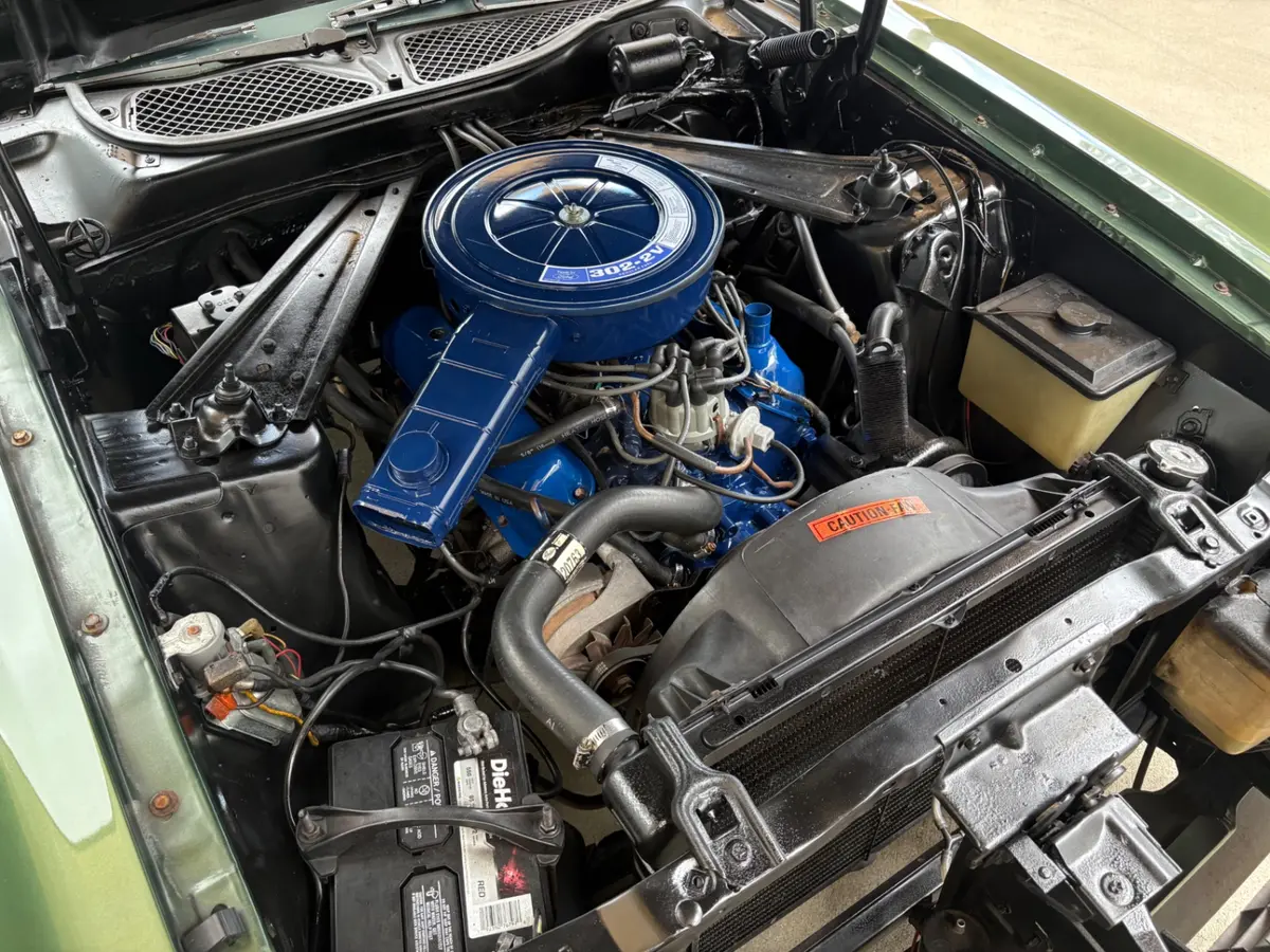 Vehicle photo 30