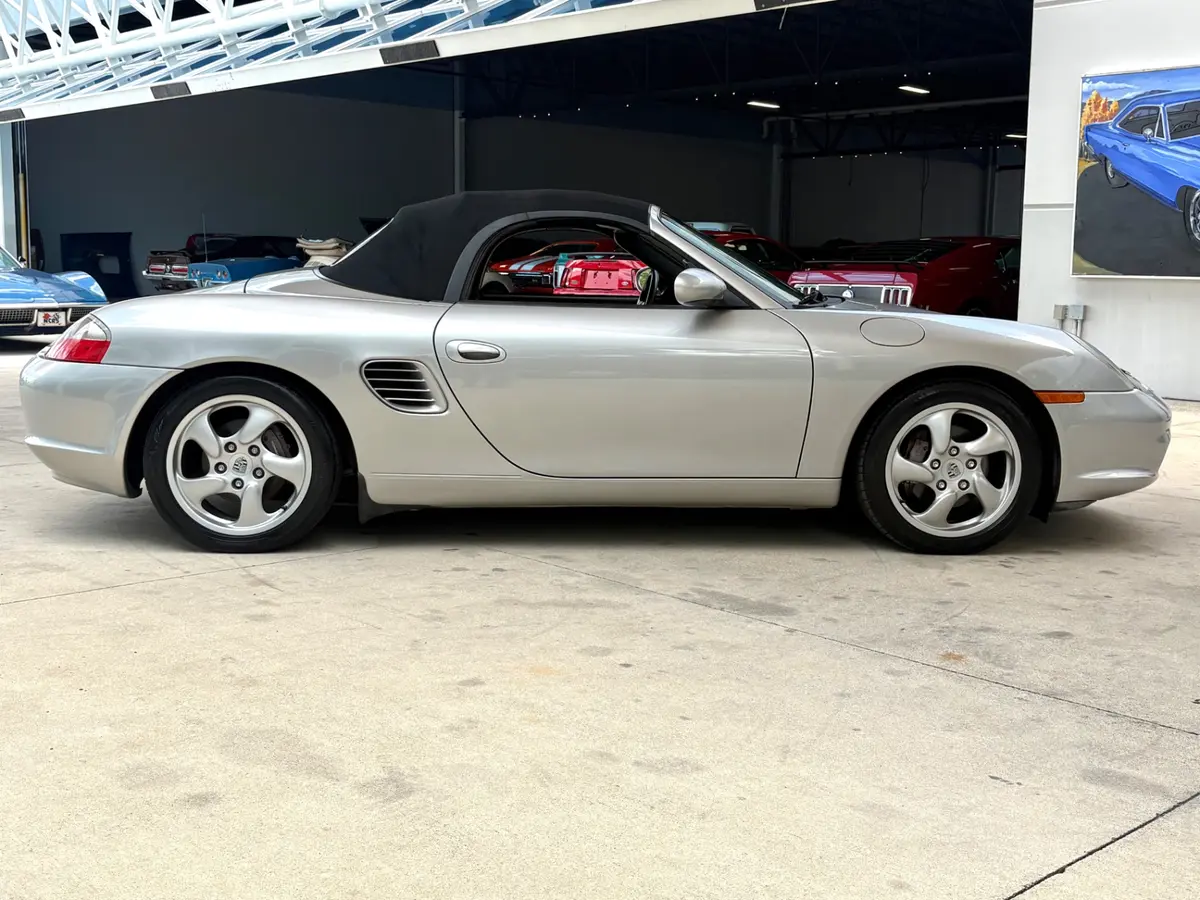 Vehicle photo 22