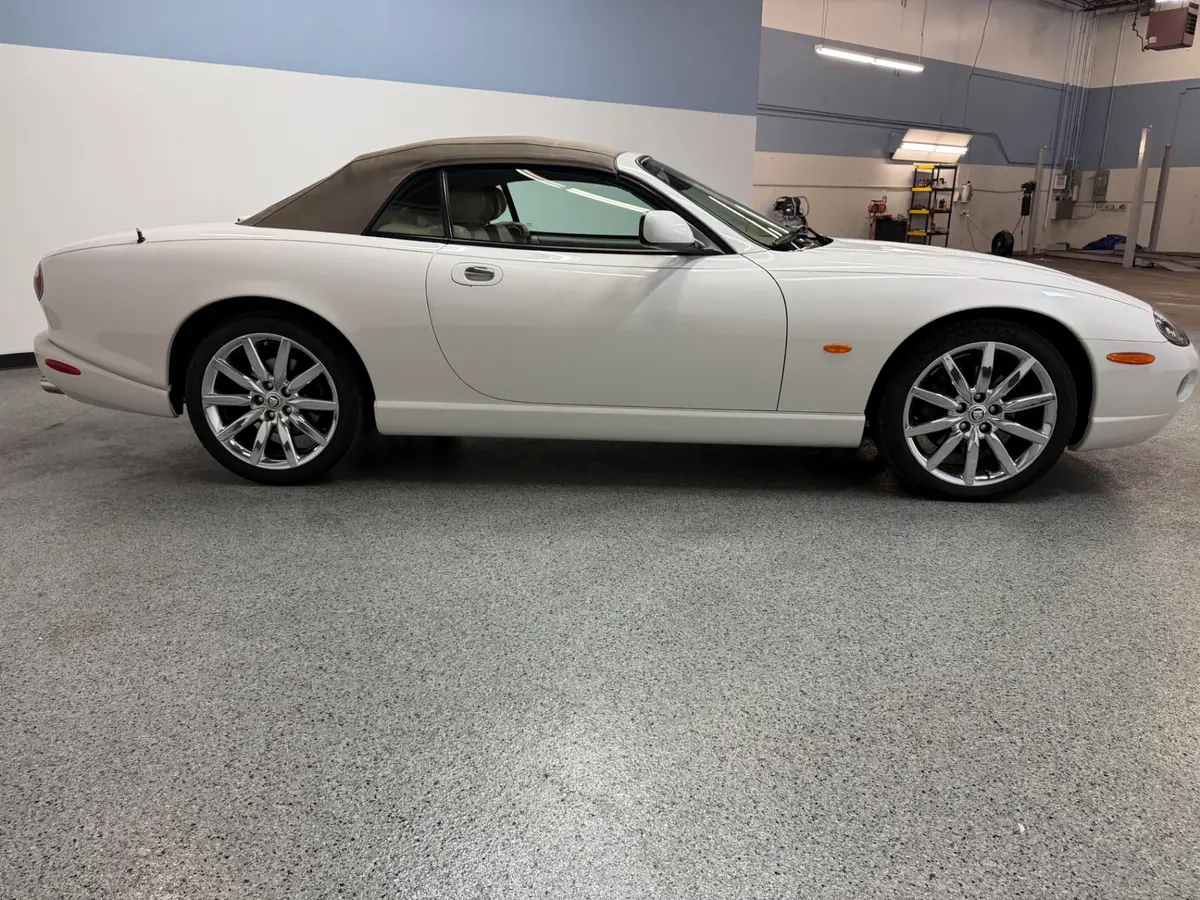 Vehicle photo 10