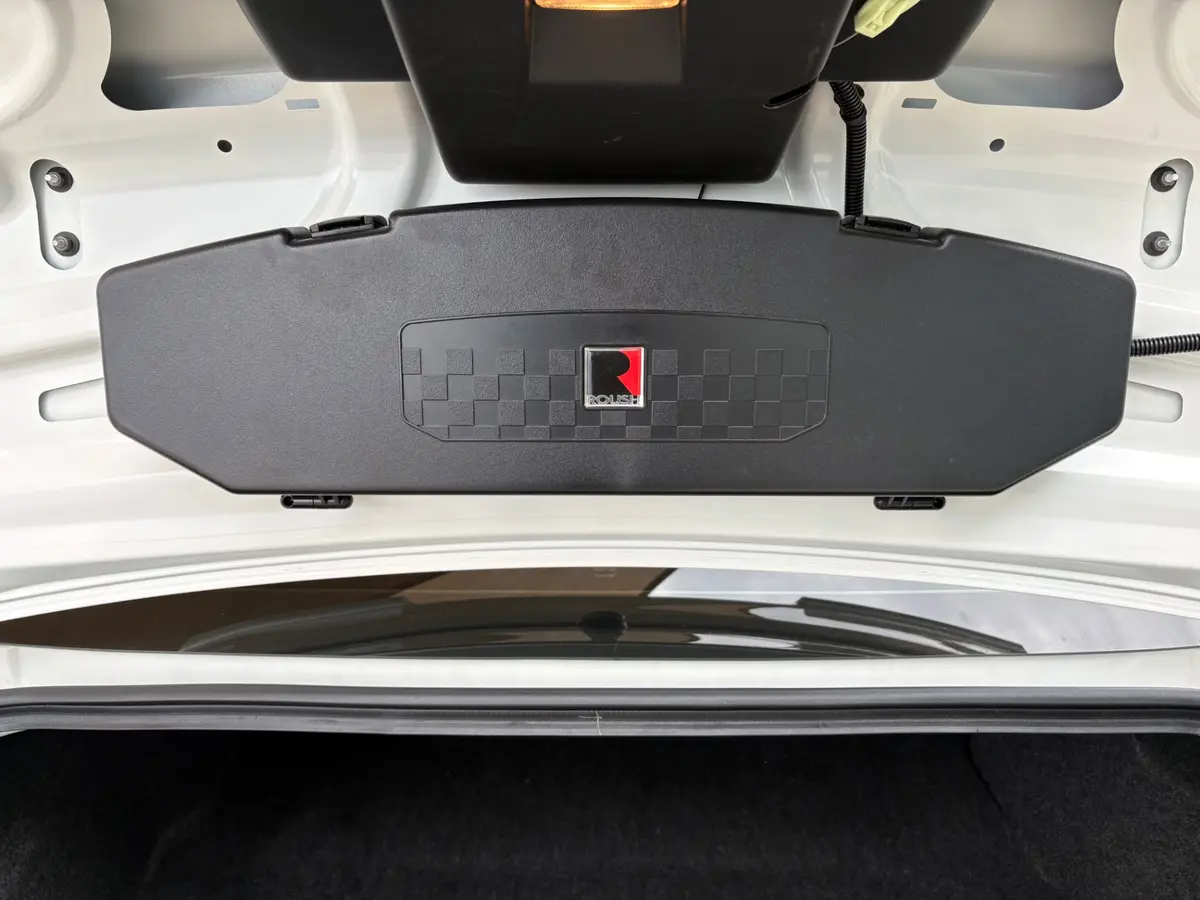 Vehicle photo 9