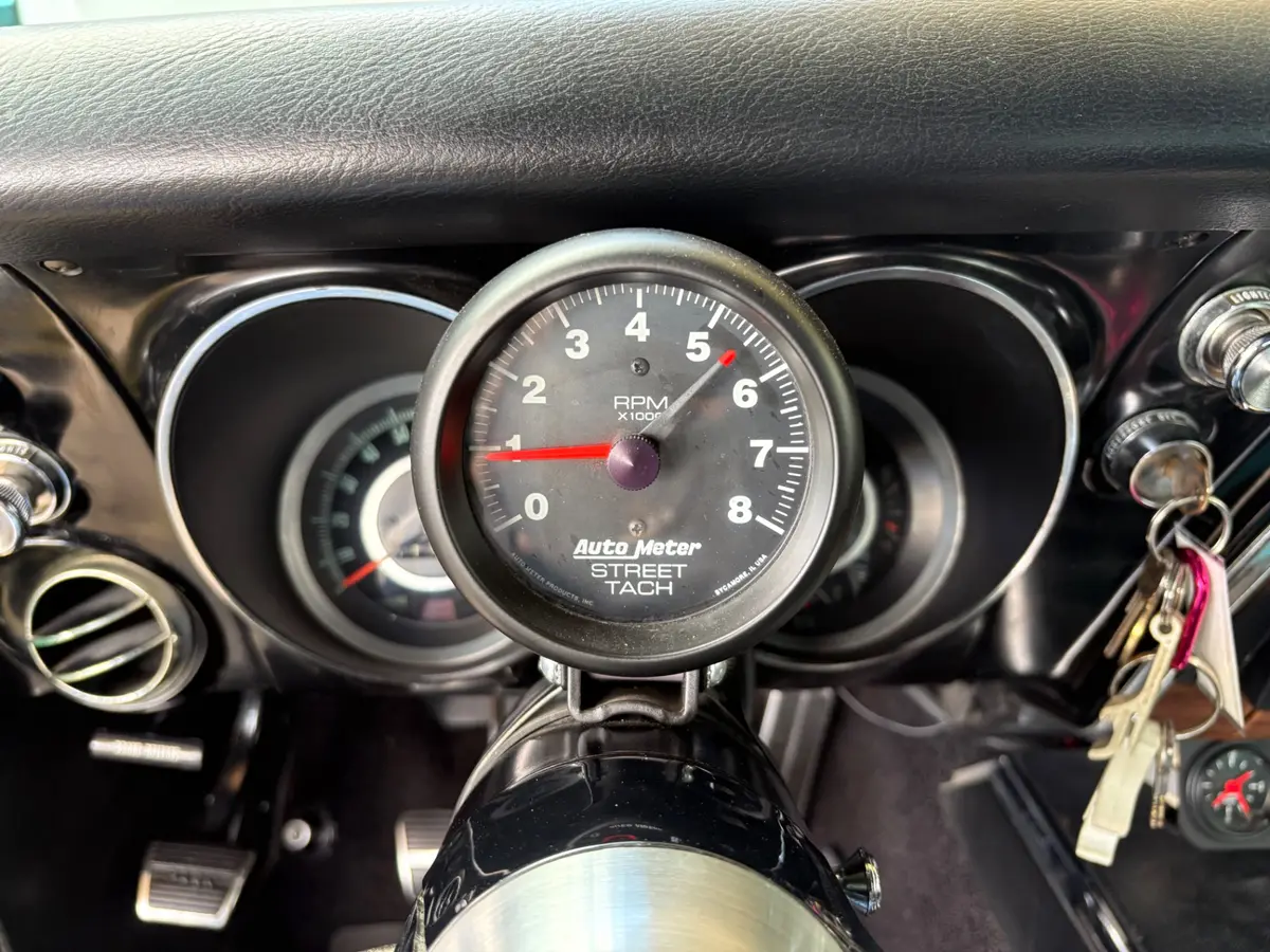 Vehicle photo 37