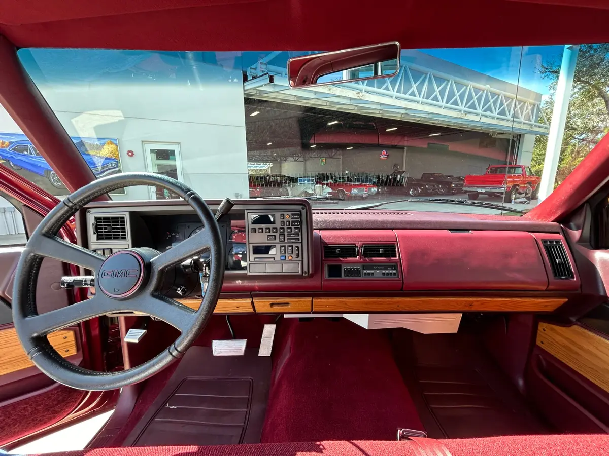 Vehicle photo 24