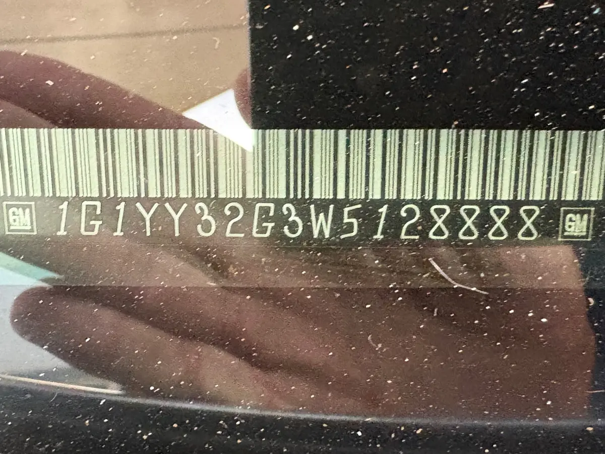 Vehicle photo 28