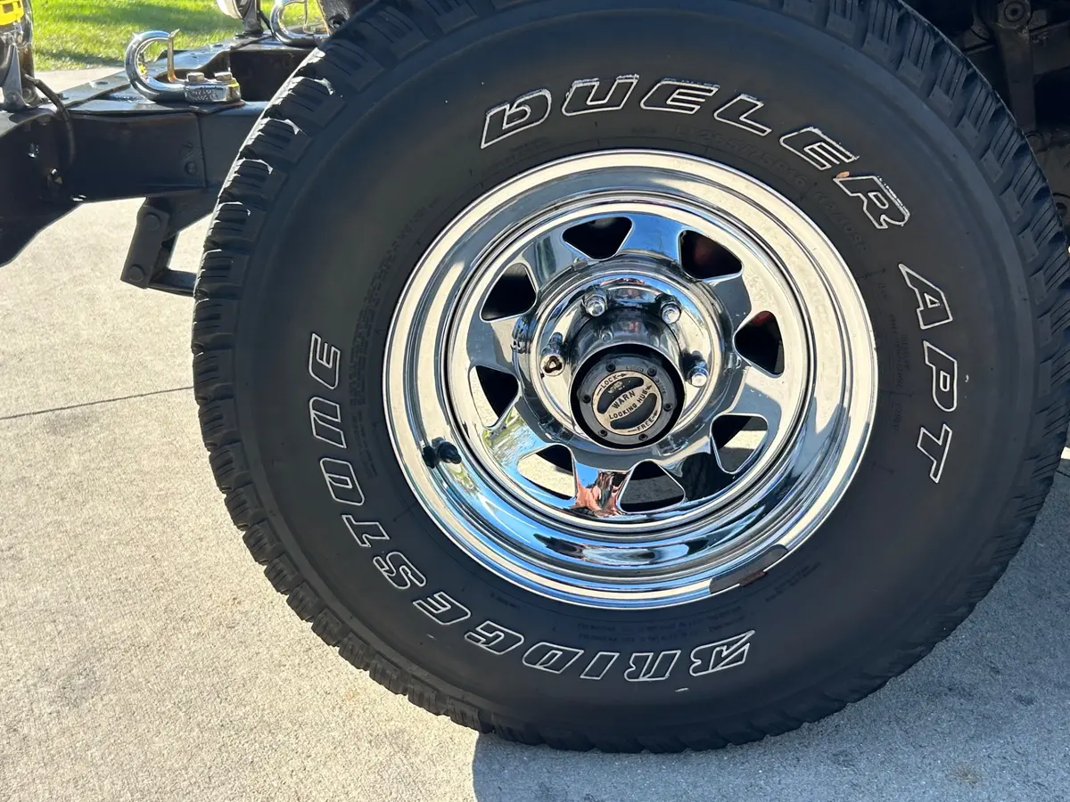 Vehicle photo 11