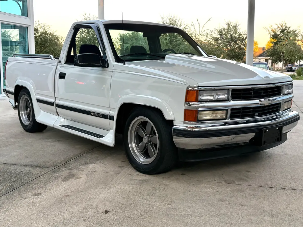 Vehicle photo 4