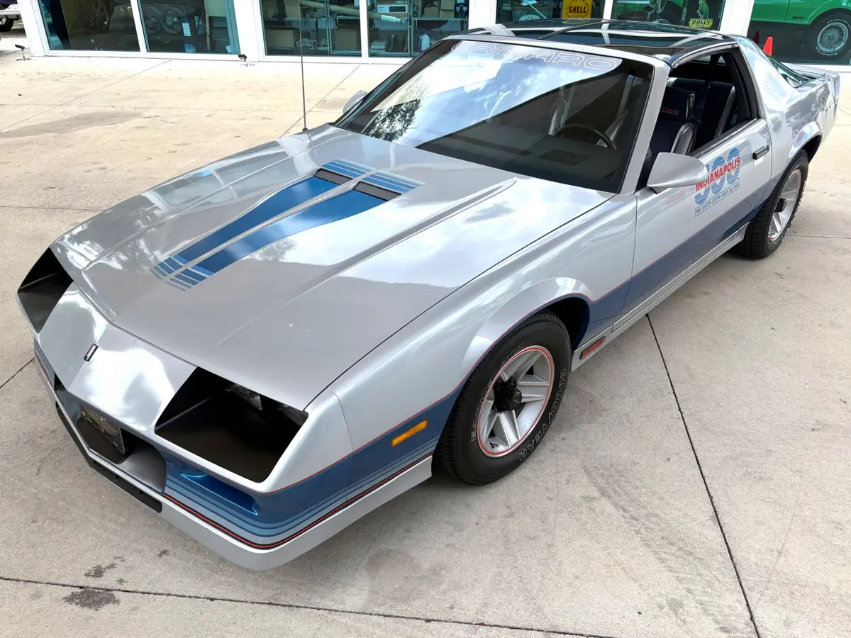 Vehicle photo 20