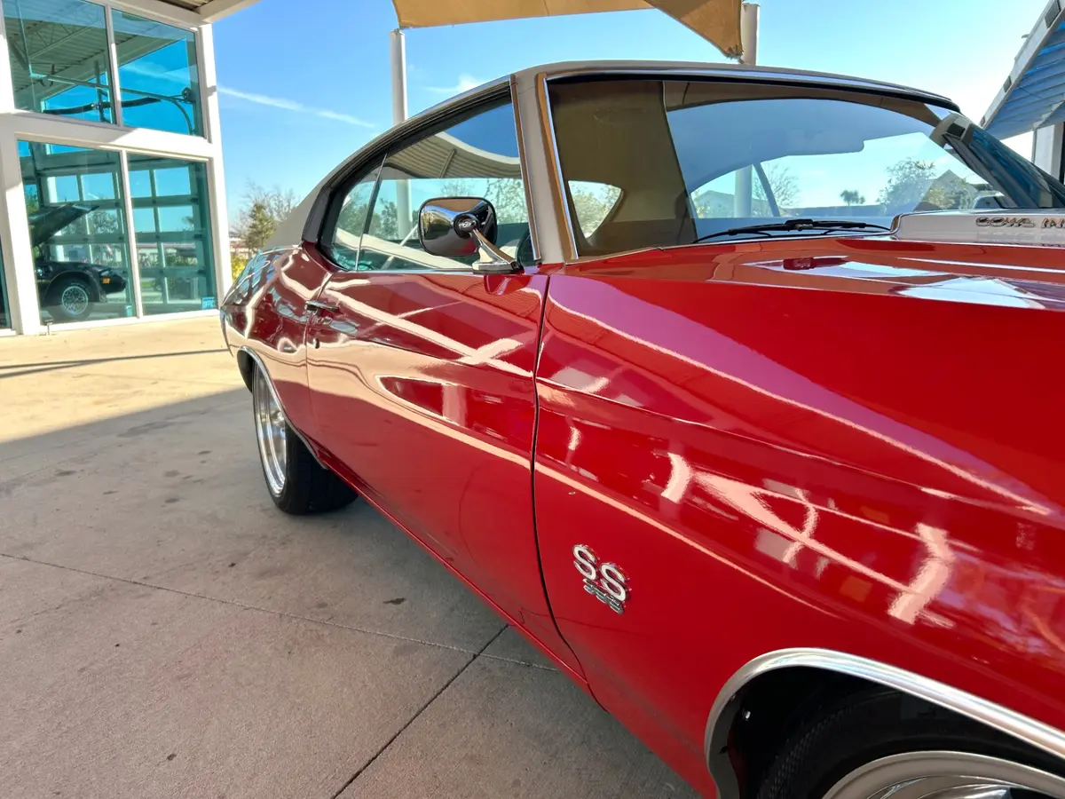 Vehicle photo 16