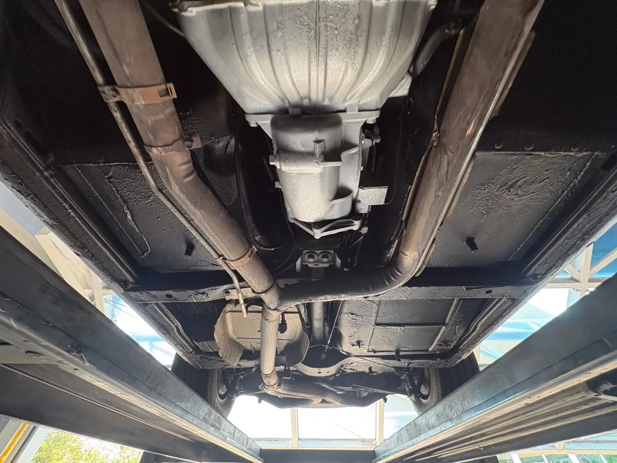 Vehicle photo 54