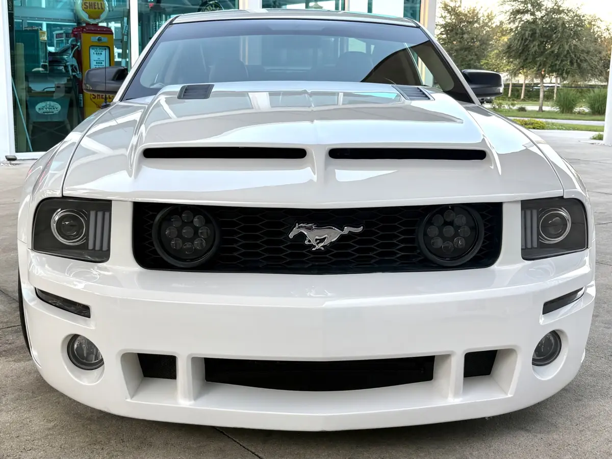 Vehicle photo 2