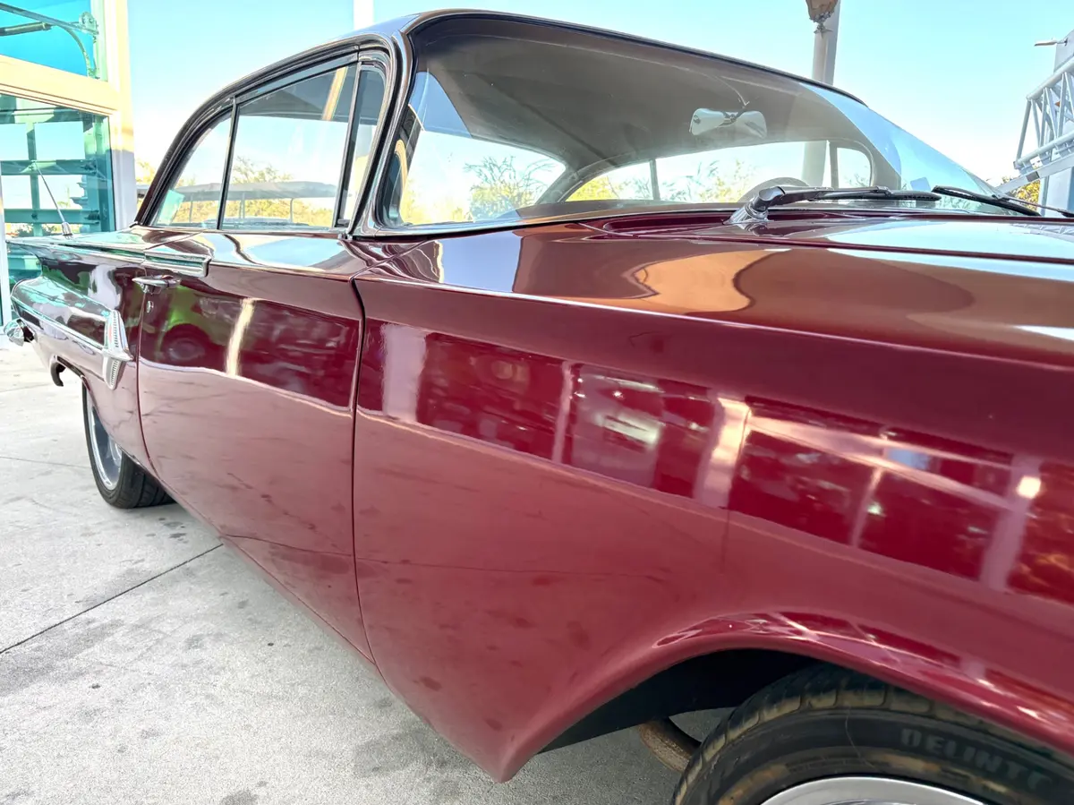 Vehicle photo 19
