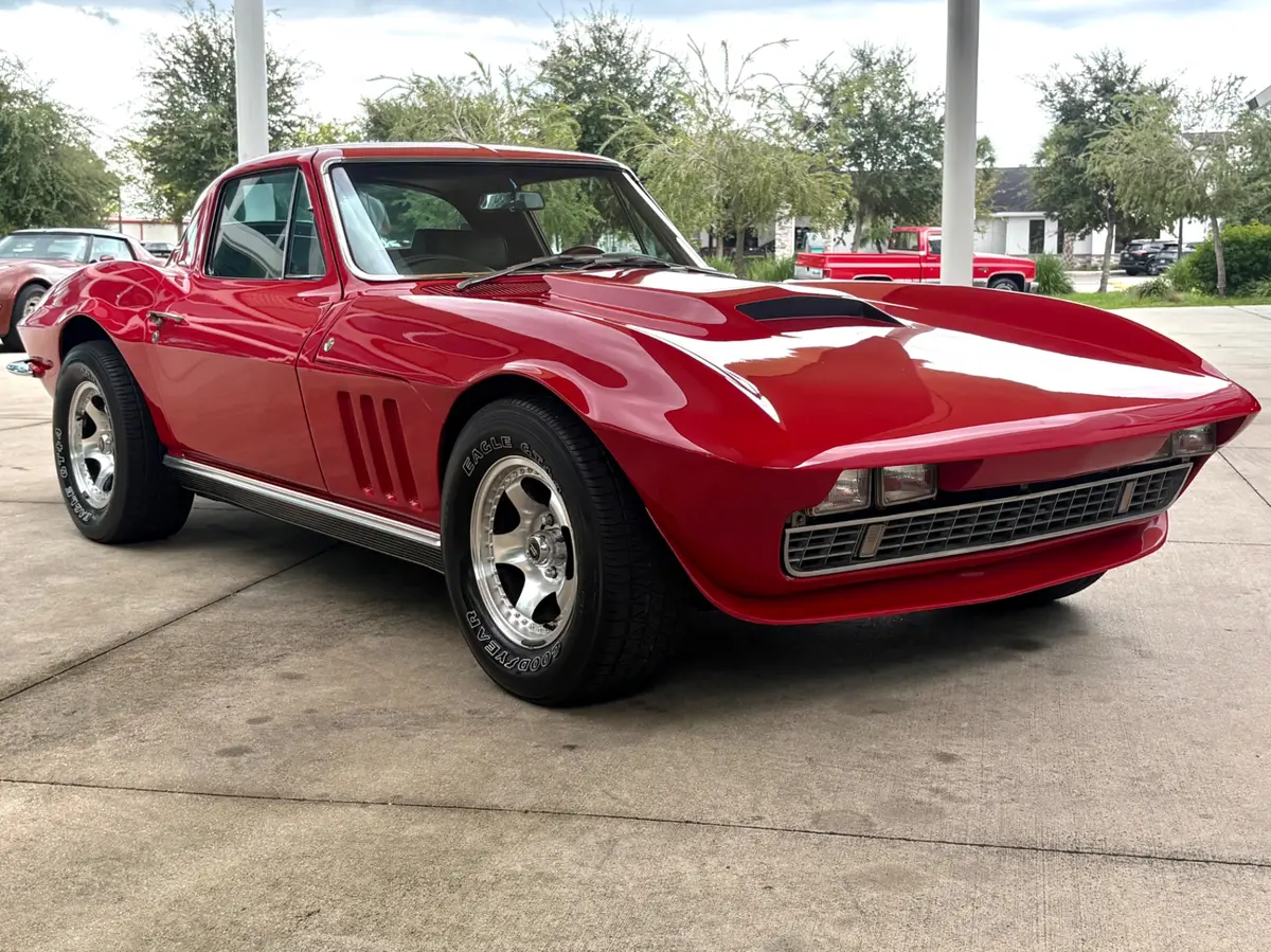 Vehicle photo 4