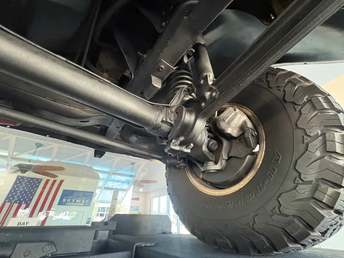Vehicle photo 52
