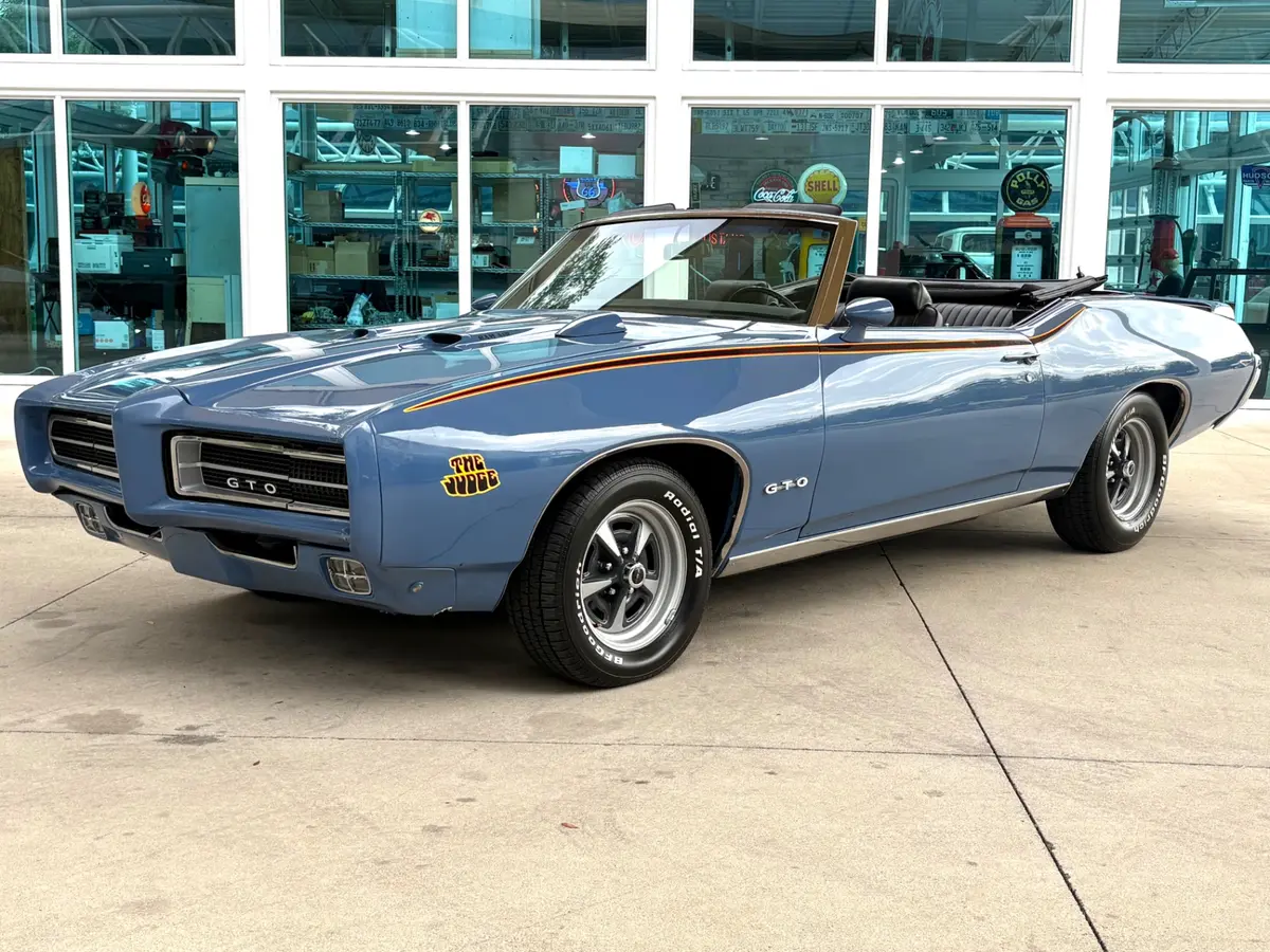 Vehicle photo 11