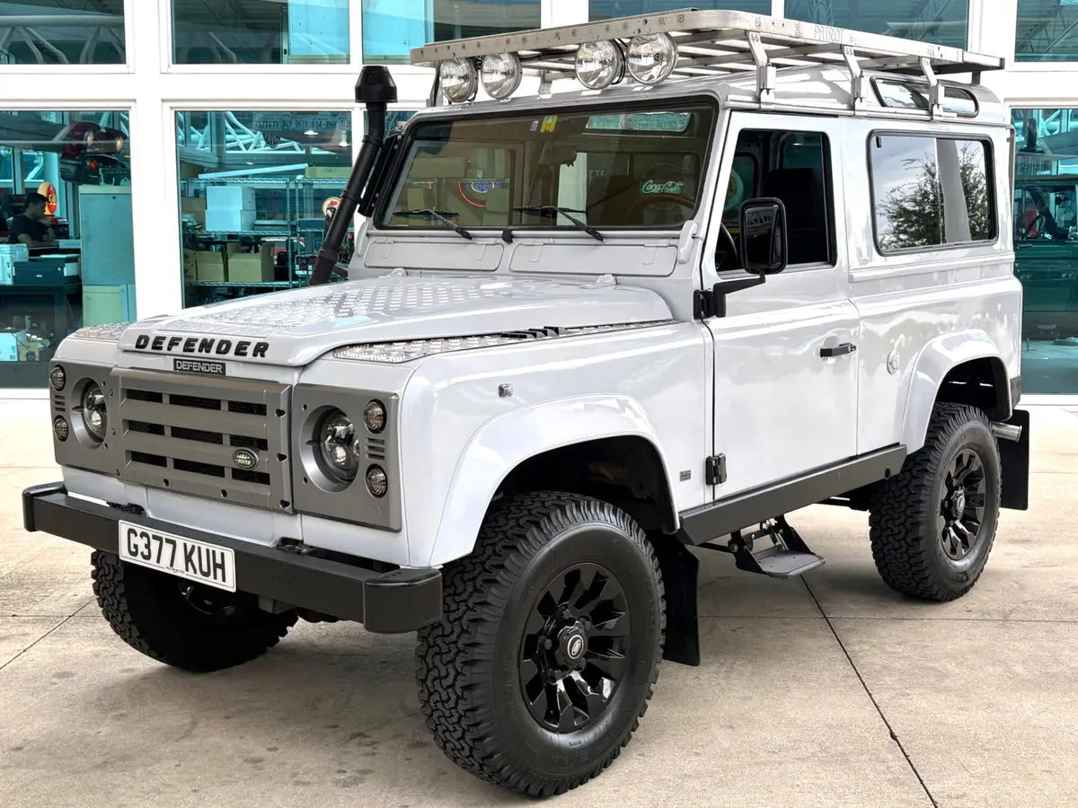 Vehicle photo 11