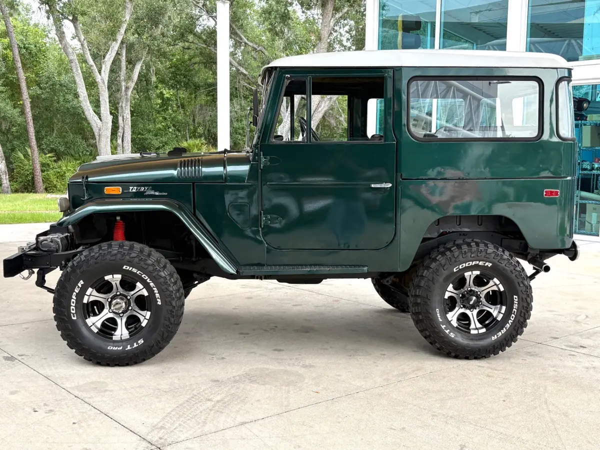 Vehicle photo 10