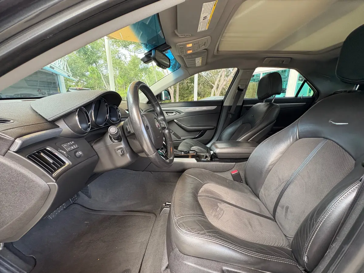 Vehicle photo 32