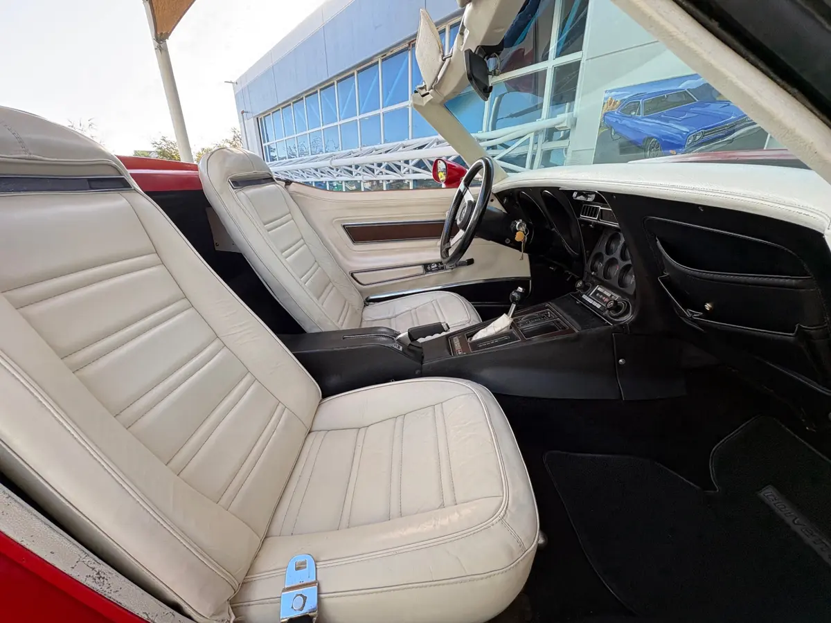 Vehicle photo 43