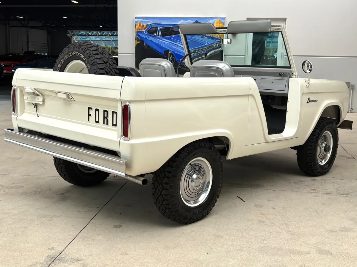 Vehicle photo 6