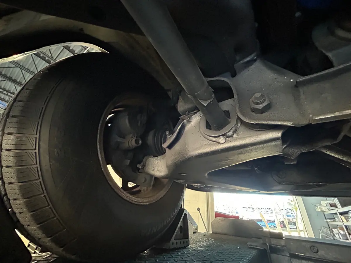 Vehicle photo 37