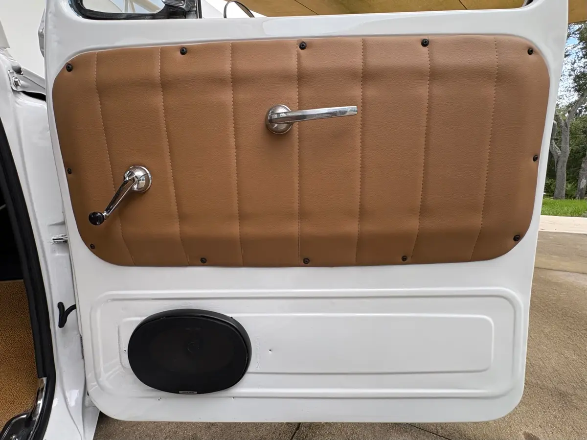Vehicle photo 36