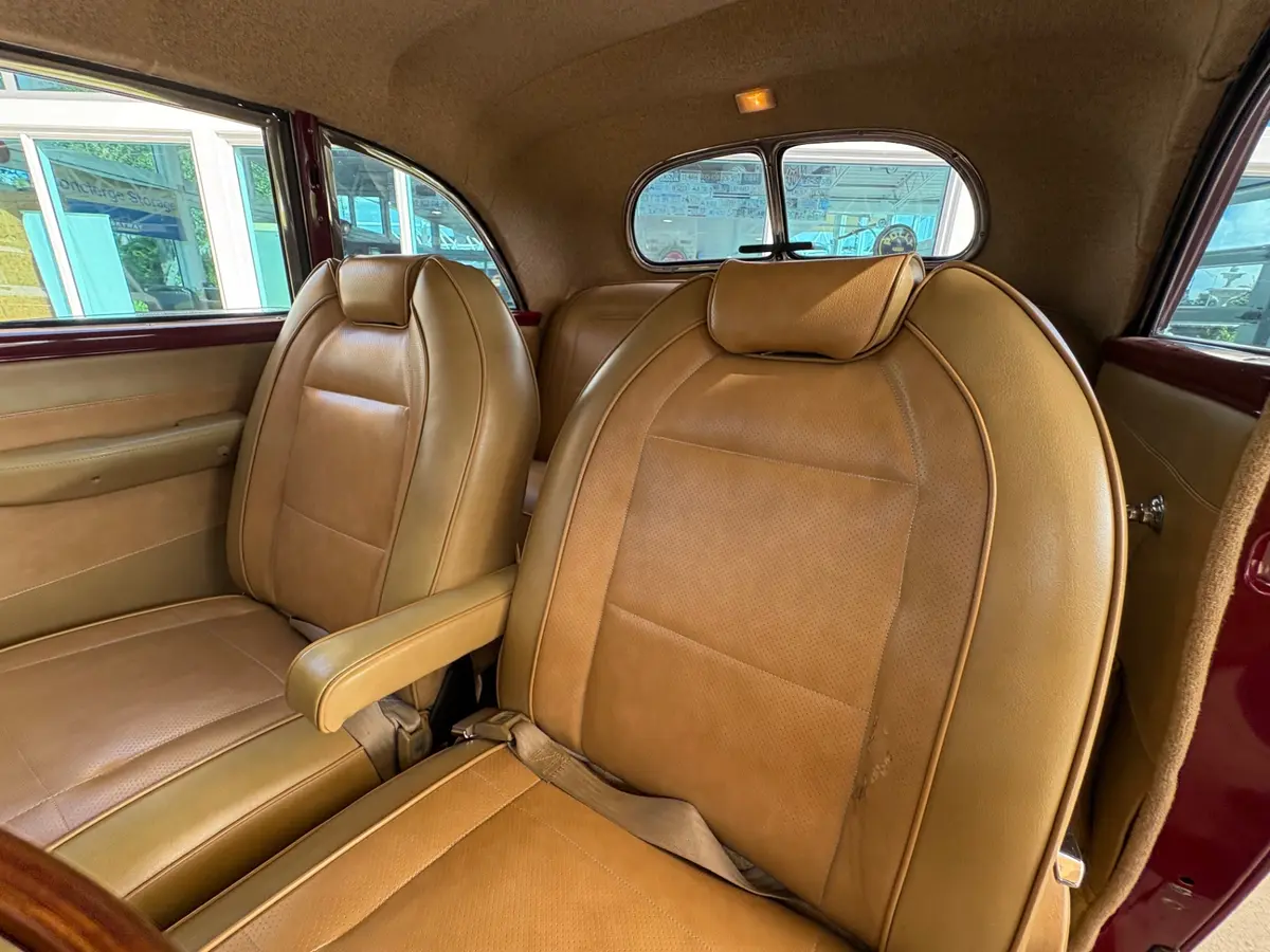 Vehicle photo 30