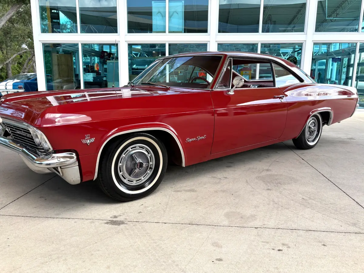 Vehicle photo 12