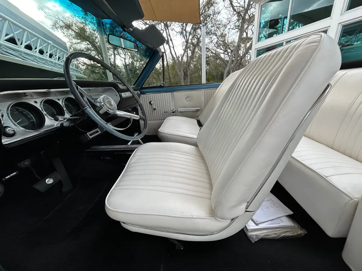 Vehicle photo 24
