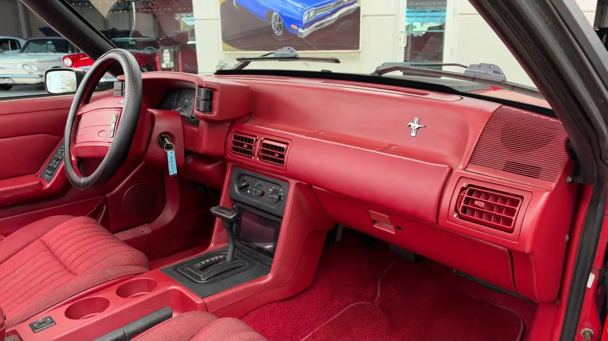 Vehicle photo 44