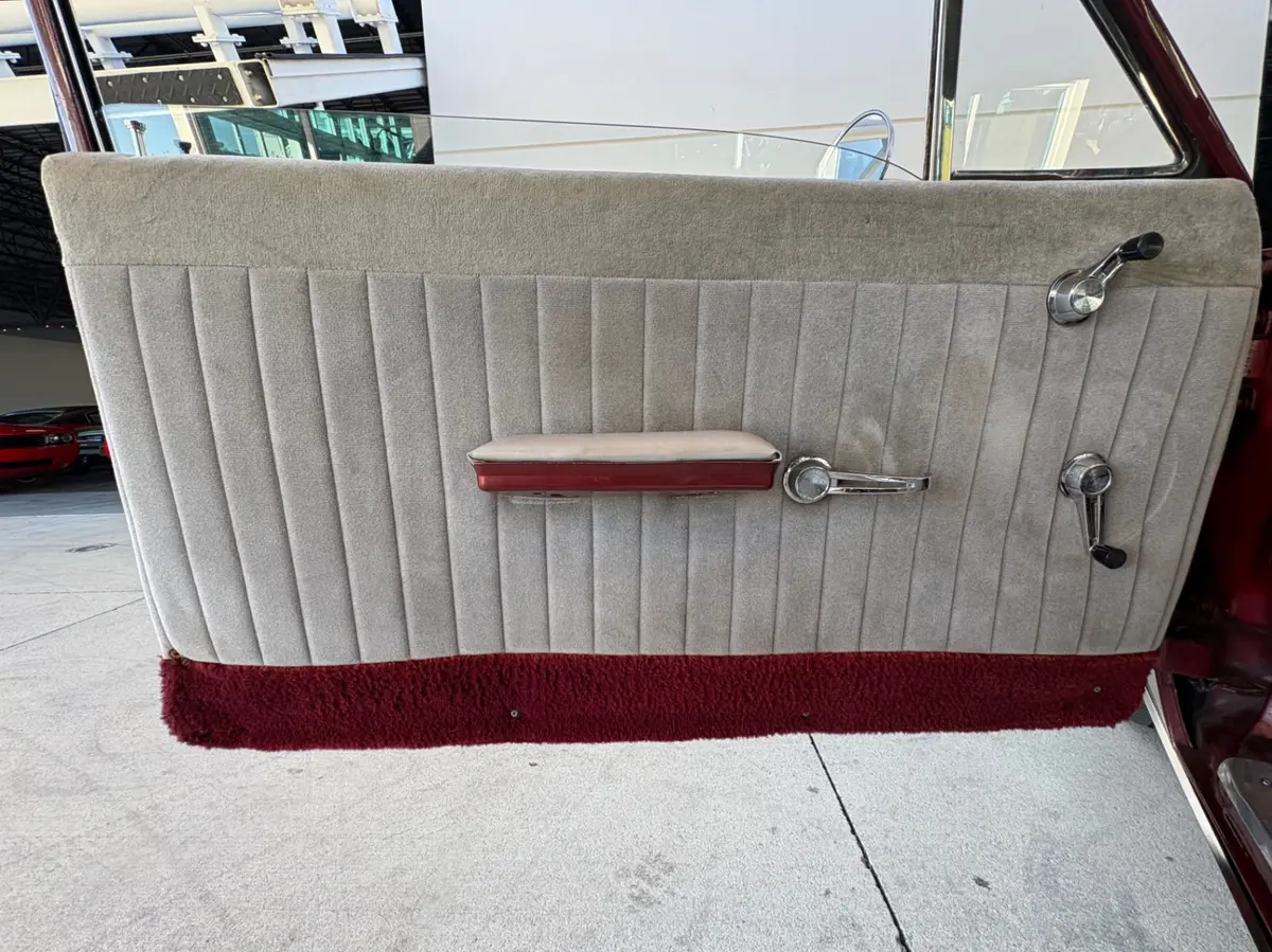 Vehicle photo 32