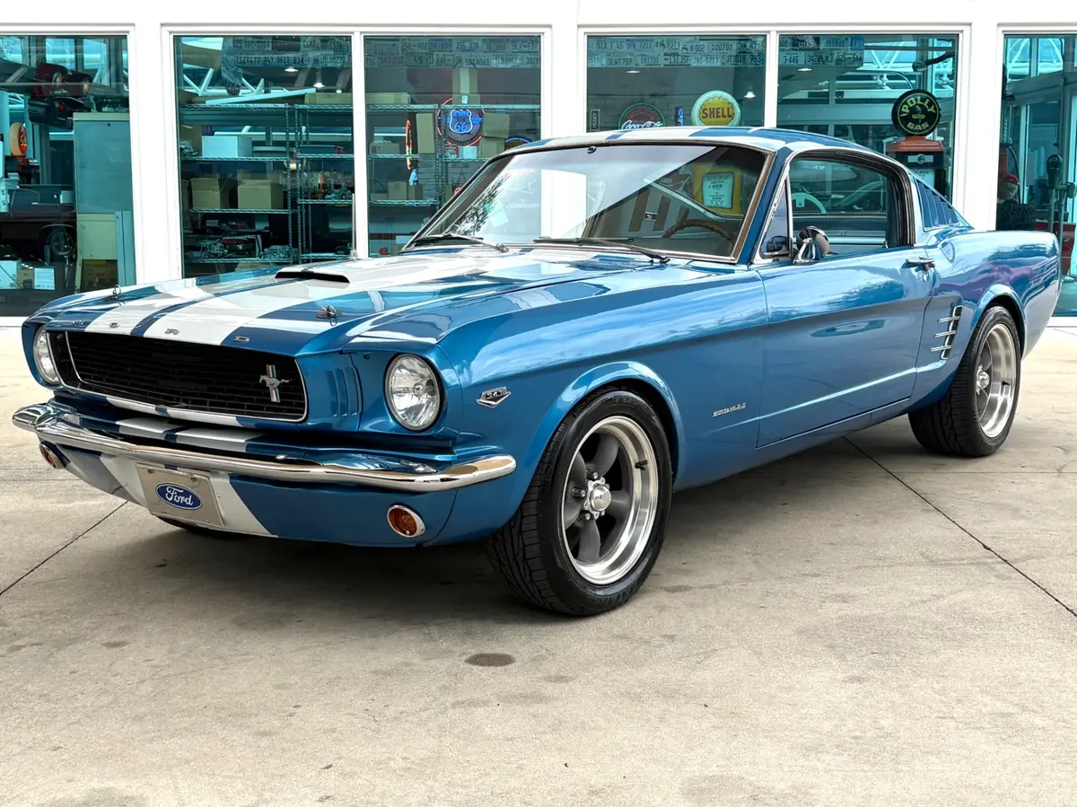 Vehicle photo 1
