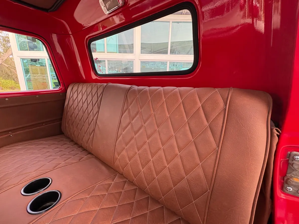 Vehicle photo 32