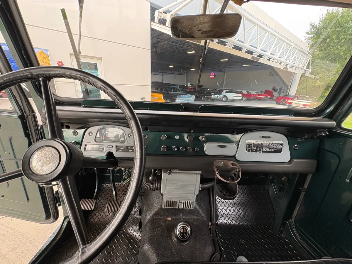 Vehicle photo 36